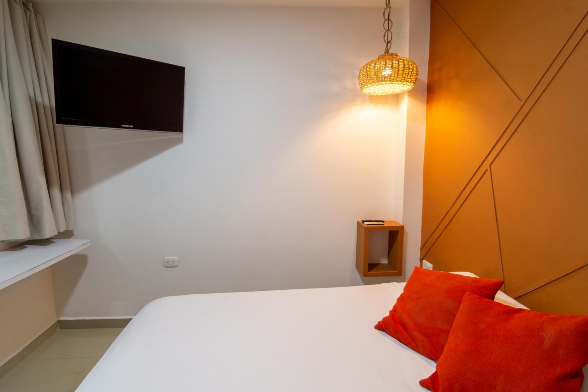 Tropical Moon Getsemani