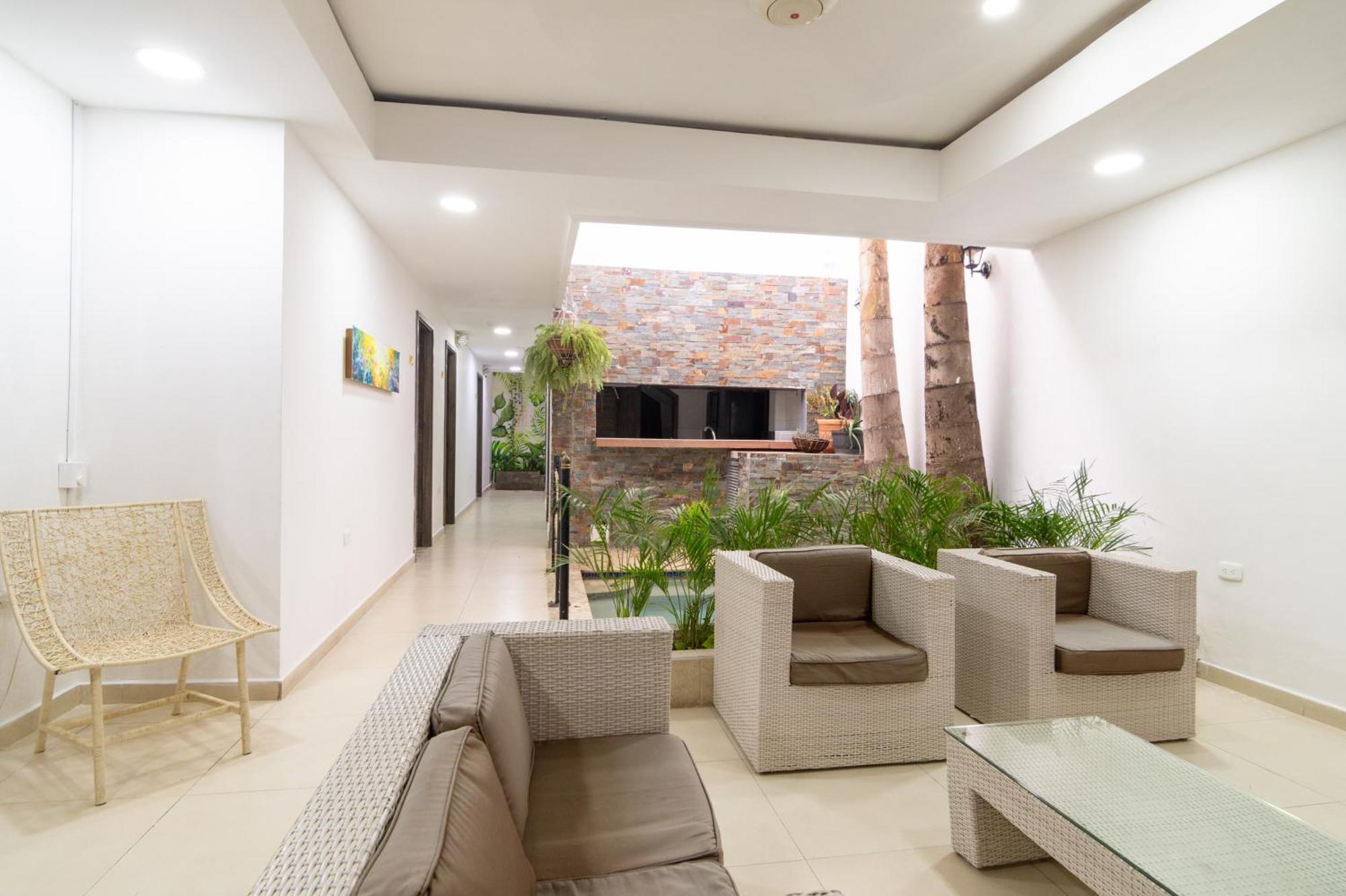 Tropical Moon Getsemani